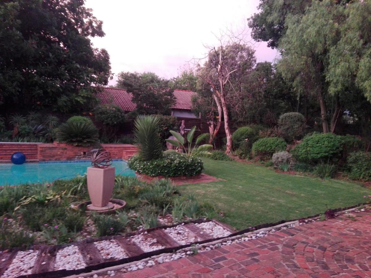Fourways Guest Lodge Johannesburgo Exterior foto